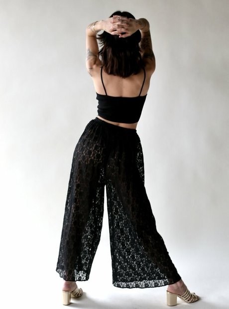 Aynsleigh Escher xxx model image