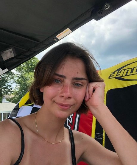 Aynsleigh Escher model naked galleries