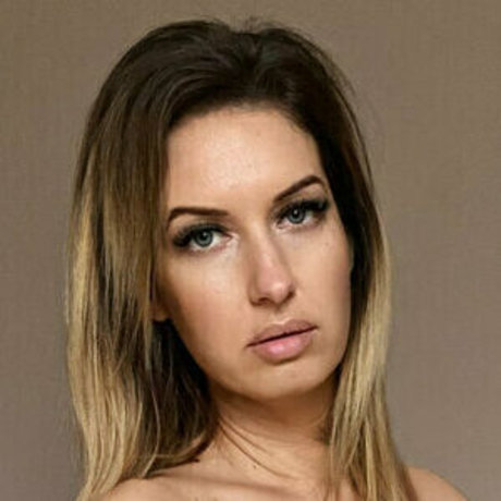 Linette Crown sexy actress galleries