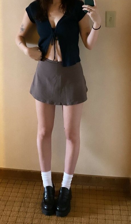 Lizzy McAlpine adult actress photo