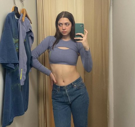 Lizzy McAlpine hot star picture