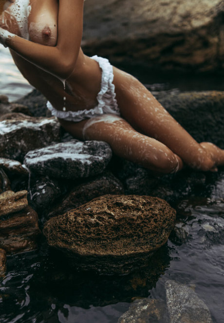 irina moore_ exclusive actress image