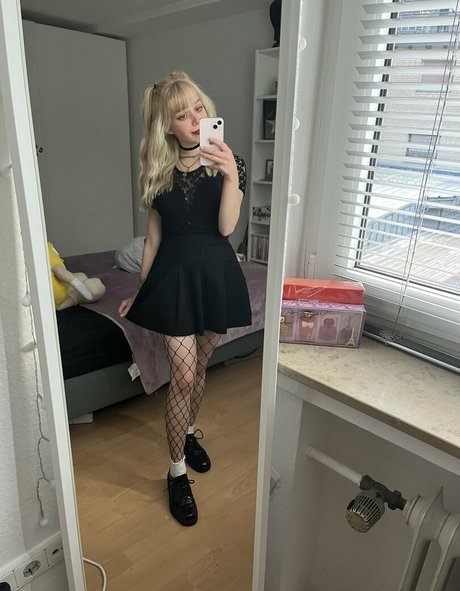 skinny milf onlyfans exclusive img