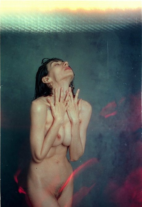 ireenel_ hot model pic