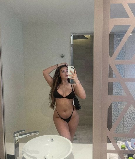 Kiera Lucy pornstar xxx img