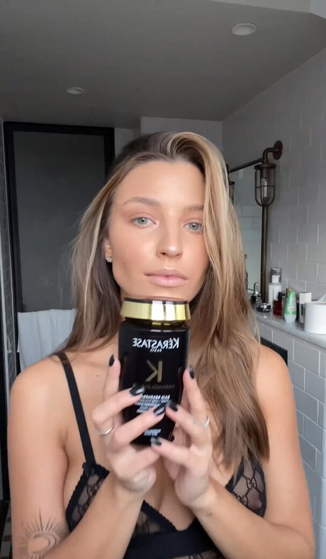 Julia Wieniawa pretty star images