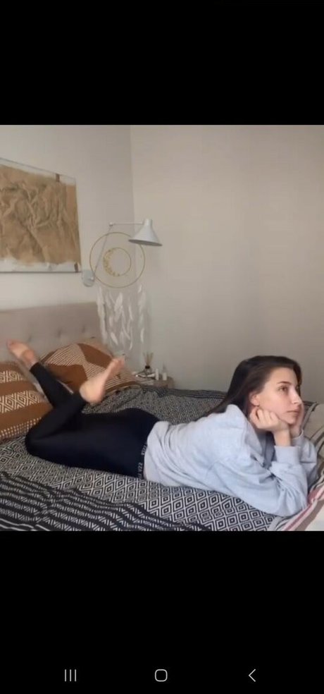 Julia Wieniawa hd actress picture