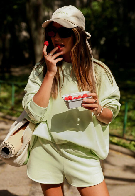 Julia Wieniawa sex star photo