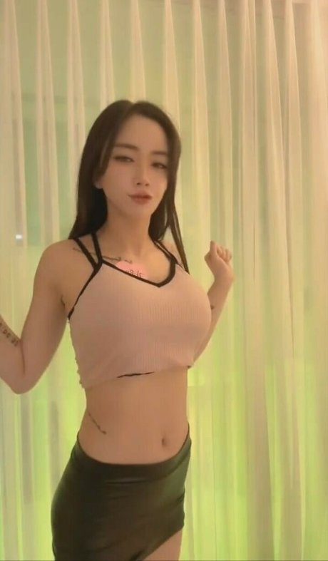 DJ Choi star naked pic