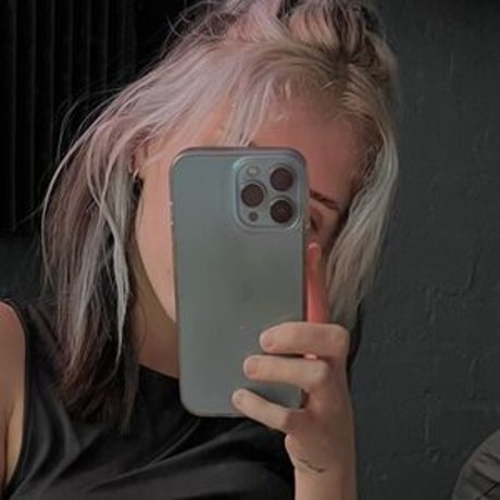 naiadeityy naked star pictures