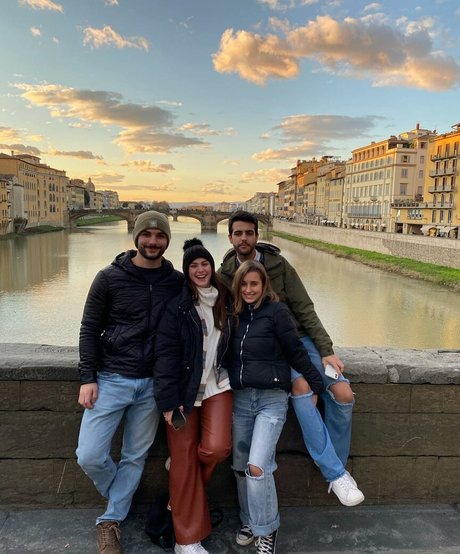 Julia Gomez art model photo