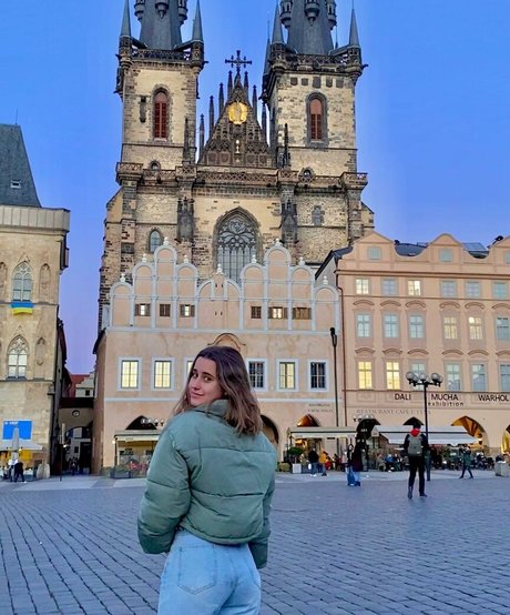 Julia Gomez hd model picture