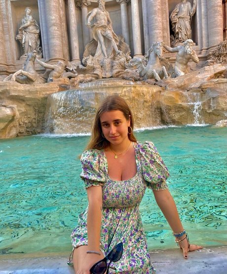 Julia Gomez model pornographic pic