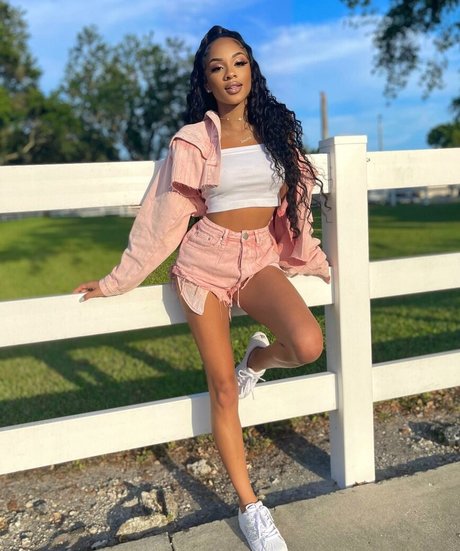 Breann Llewelyn sexy star images