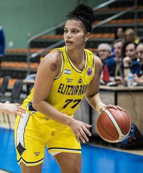 Alysha Clark free star images