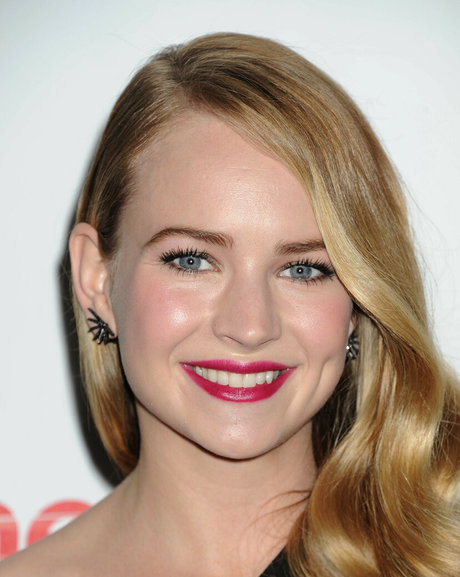 Britt Robertson adult actress pictures
