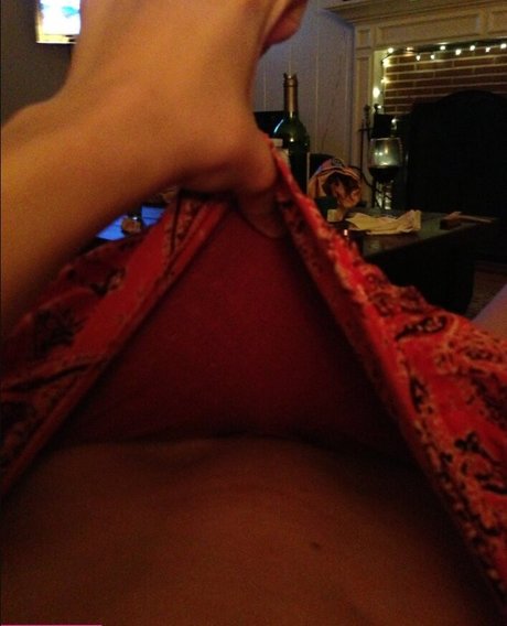 Britt Robertson sex star pictures