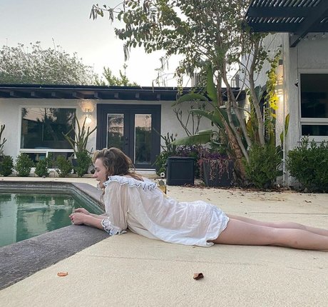 Britt Robertson pornstar free picture