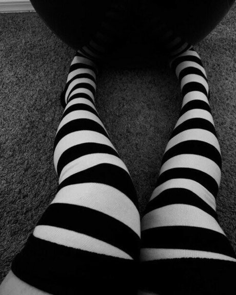 MissMessy model art galleries