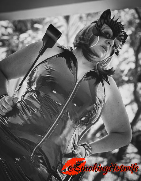 smokinghotwife sex model img