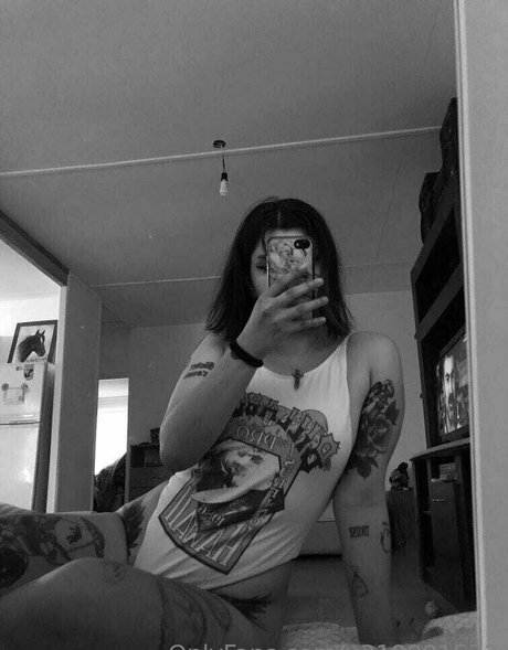 lola deinnn free model pictures