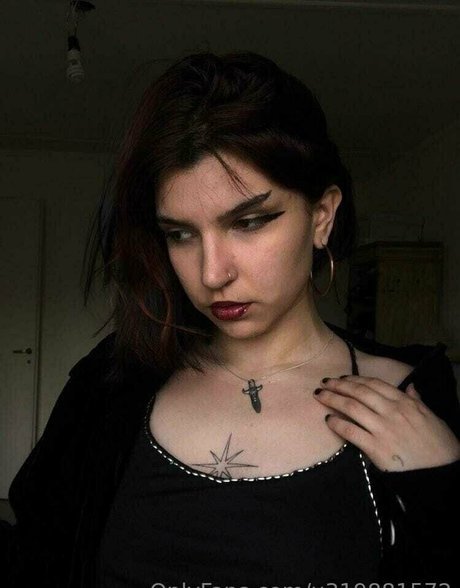 lola deinnn nudes star picture