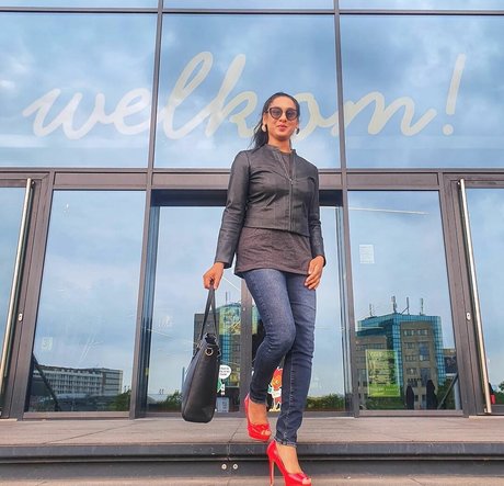 Natassia Crystal adult model images