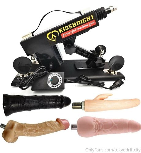 tokyodriftcity naked pornstar img