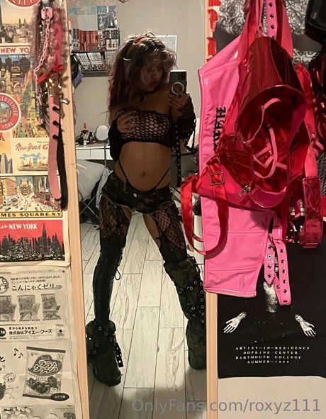 Roxyz111 pornstar perfect img