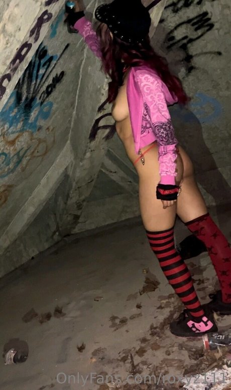 Roxyz111 porn star pics