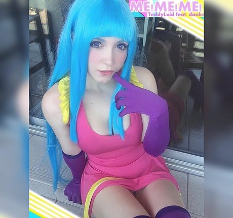 lady pizza hug star exclusive photo