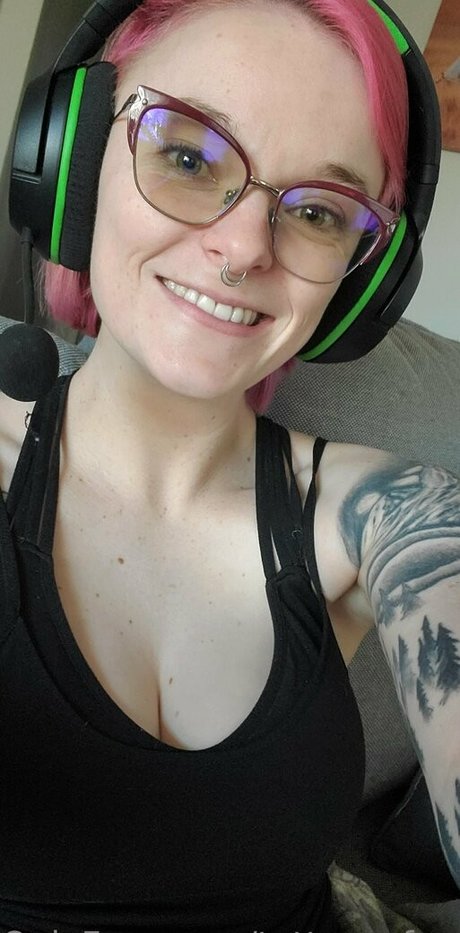 tatteasefree erotic actress pic