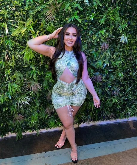 Mamiii naked star pic