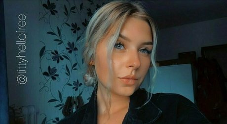 victoriafame pornographic model galleries