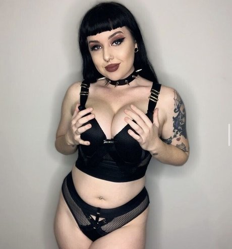 BlossyBlue art model pics