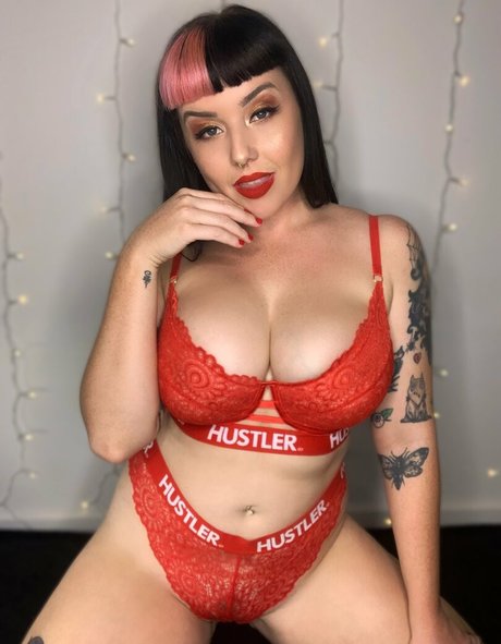 BlossyBlue actress pics