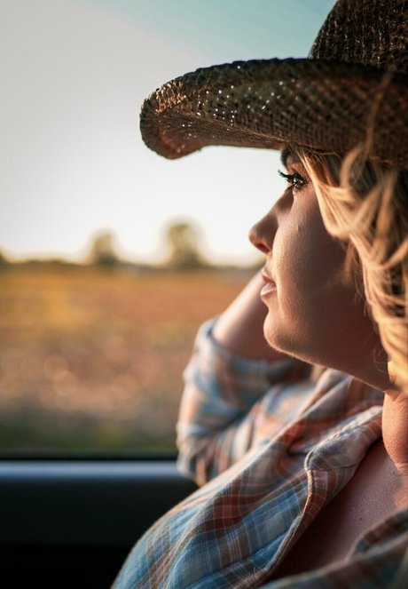 sweetteeofficial best actress pic