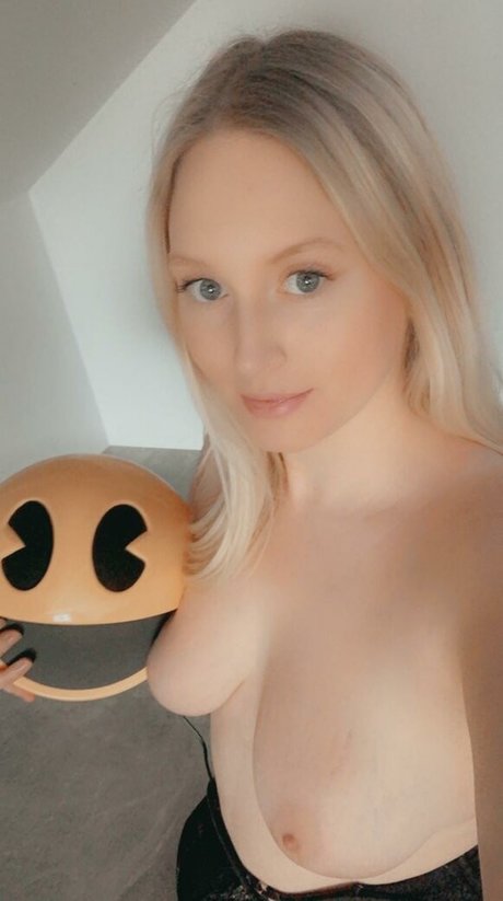 Kinkerbells1 pornstar adult photos