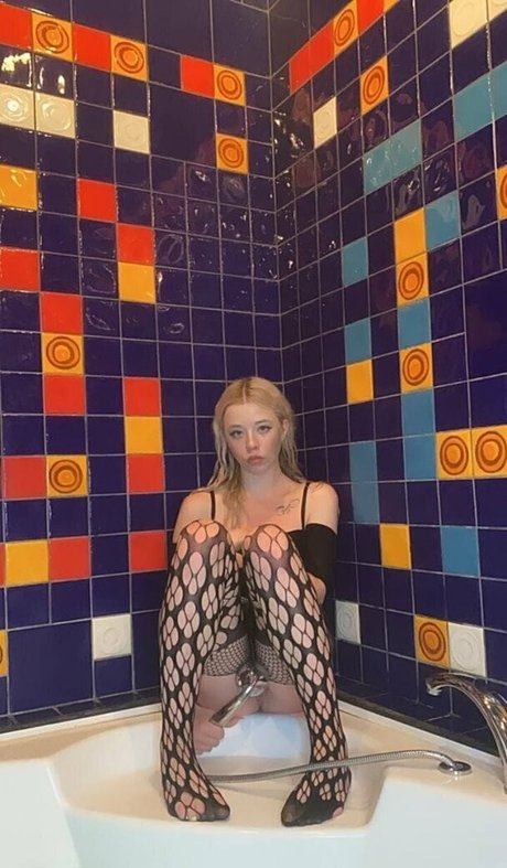 hot blonda model exclusive pictures