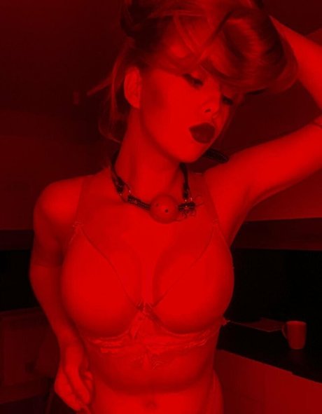 hot blonda beautiful actress images