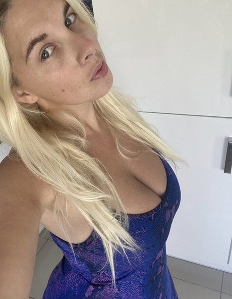 Holly Ann Muldoon star images