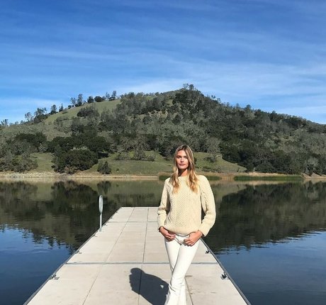 Noel Capri Berry erotic model pic