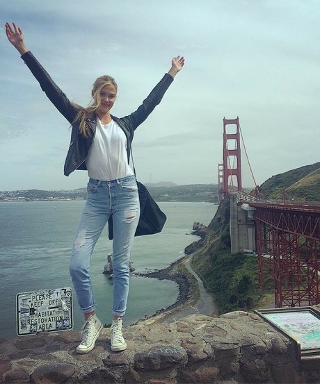 Noel Capri Berry nude model images