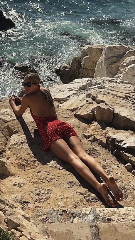 Noel Capri Berry nude pornstar img