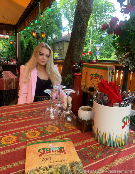 Desiree Mumm pornstar top img