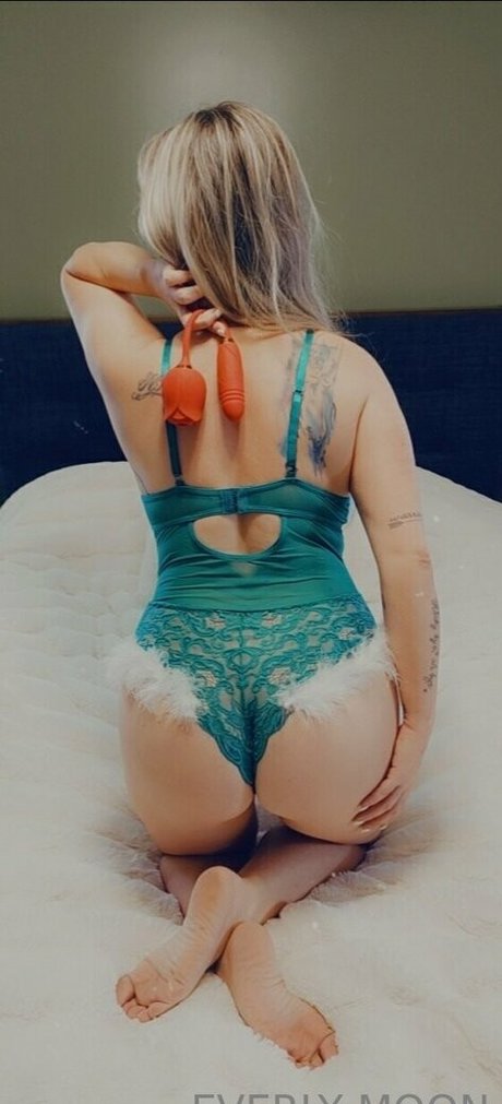 everlymoon pornstar galleries