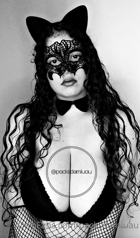 packsdamiuau hd model picture