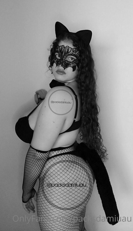 packsdamiuau model naked images