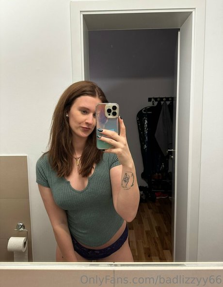 badlizzyy66 hot actress gallery