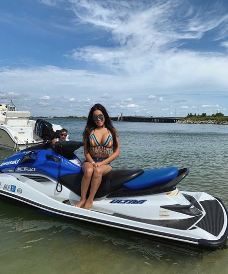 two onlyfans nude picture